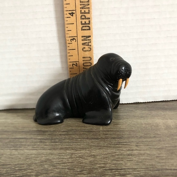 Vtg Boma Canada Black Walrus Figurine - Picture 12 of 12